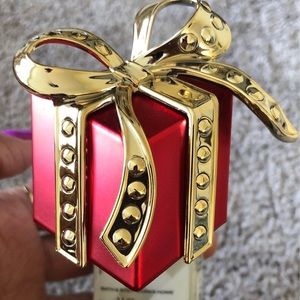 ❌SOLD❌Bath And Body Works Wrapped Gift Pluggable Wallflower
